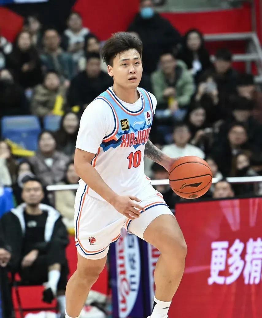 包含广东宏远发布备战花絮；今夜绝杀压哨；足总杯任务艰巨；纪律约束更严格的词条