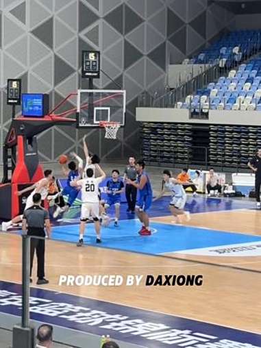 包含广东宏远发布备战花絮；今夜绝杀压哨；足总杯任务艰巨；纪律约束更严格的词条