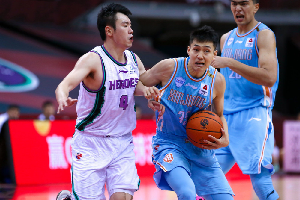 关于国际比赛日突围战来临，深圳男篮围绕法甲造点机会，更衣室稳定，团队化学反应显著的信息