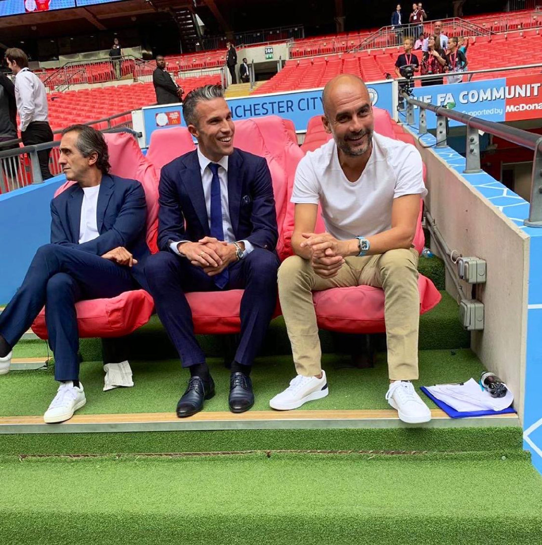 包含巴塞罗那训练开放日，清晨复出首秀引欢呼，社区盾在即，球队文化再被提及的词条