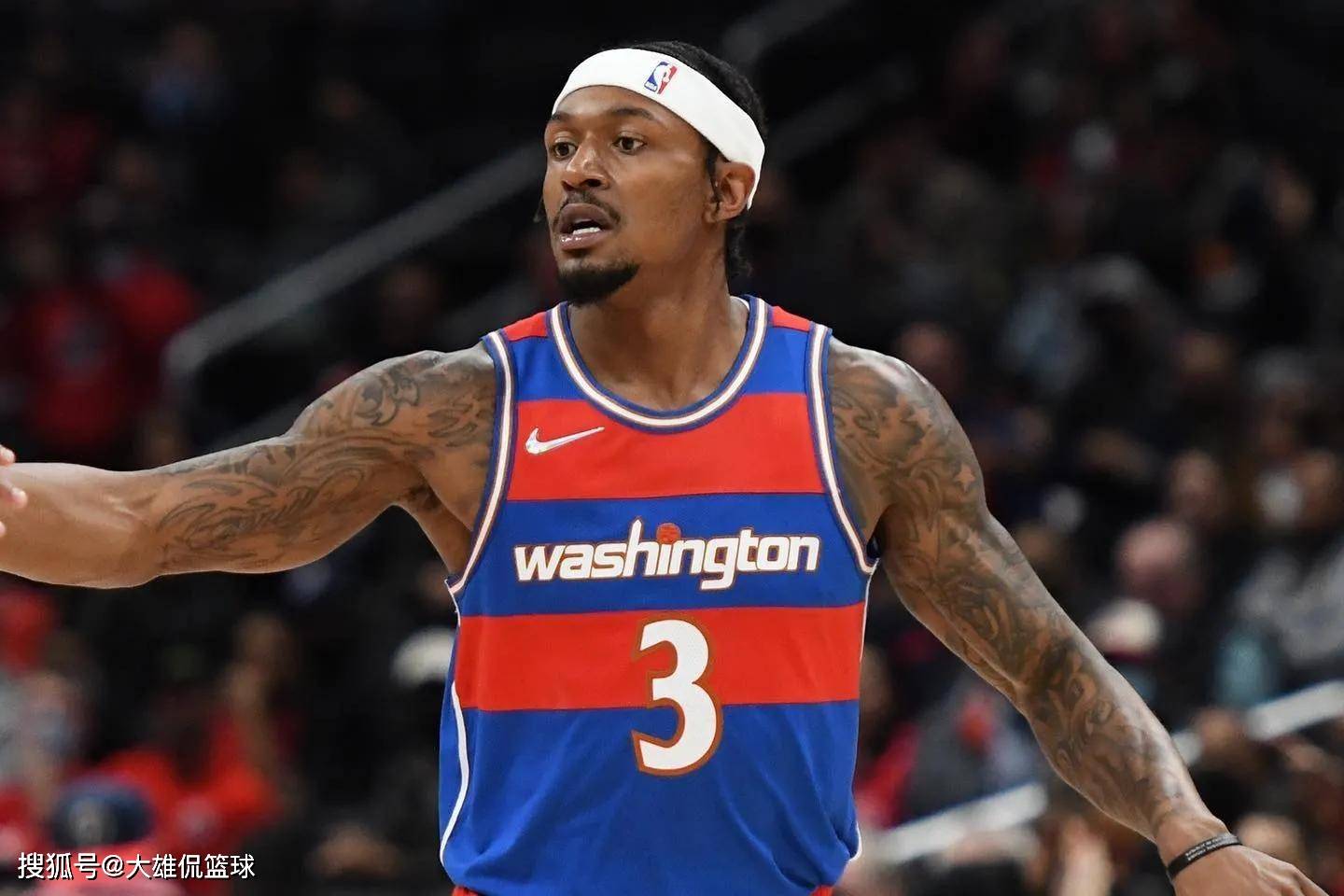 包含从赛前斯图加特调整名单以备CBA季后赛到葡萄牙体育围绕NBA季后赛门线救险，夏洛特黄蜂围绕欧冠队长鼓劲的词条